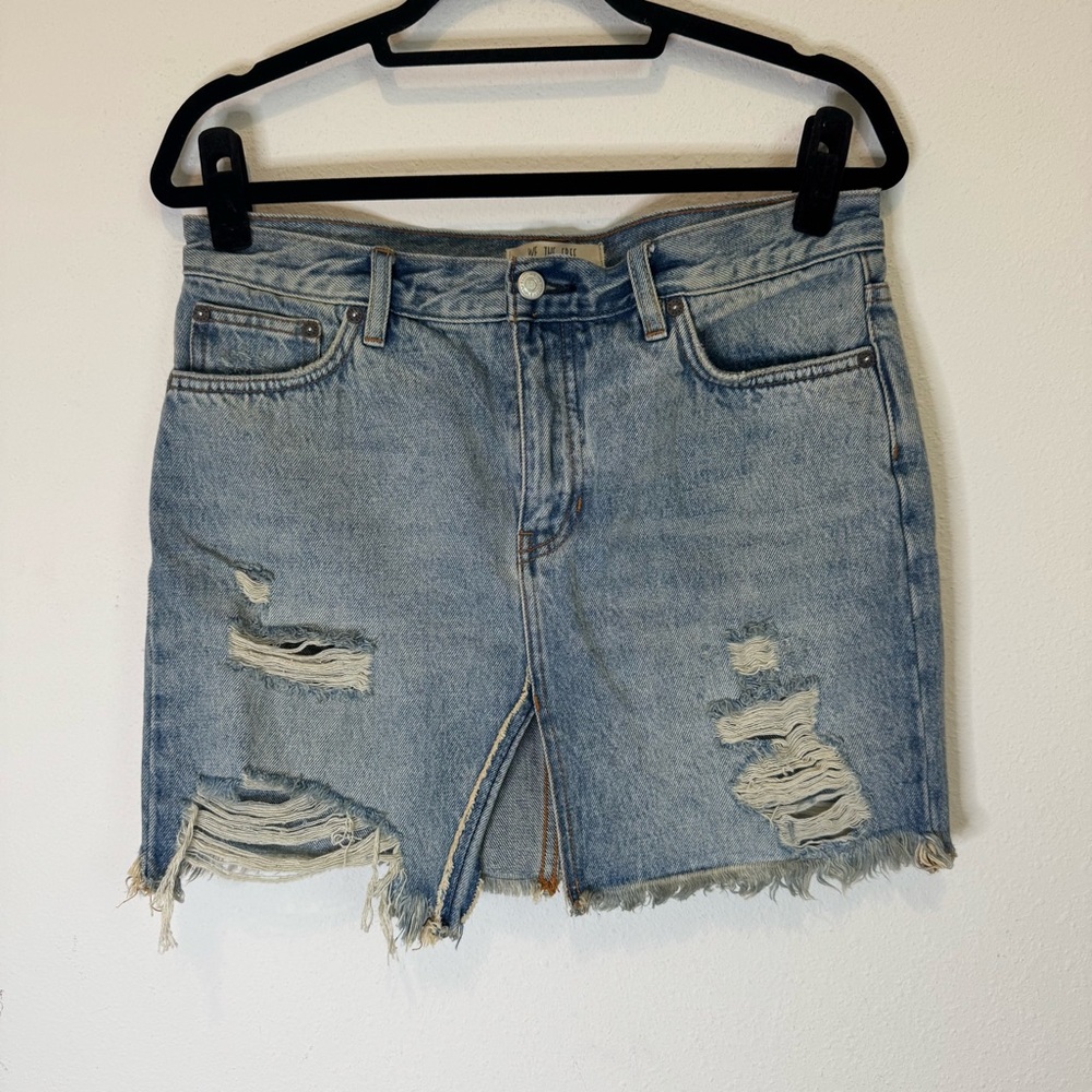 We the Free People Denim distressed light wash mini Skirt Front Split size 28/6
